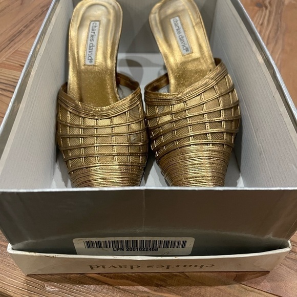 Women's gold bronze kitten heels metal metallic leather open back size 8 slides - Picture 10 of 15